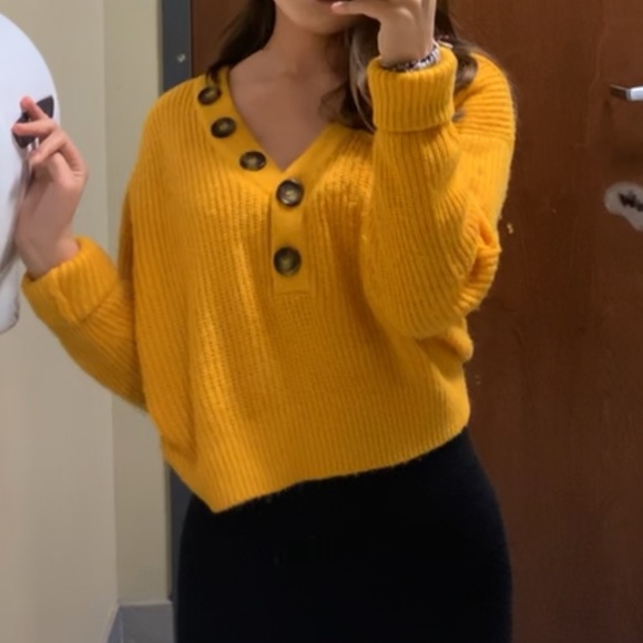 Yellow Sweater - Picture 3 of 3